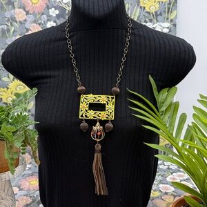 🌟Adorned Crown Jewelry assemblage yellow frame flower necklace